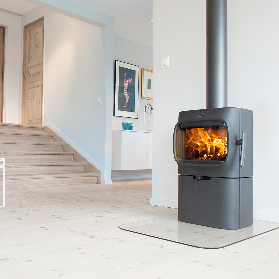 Jøtul F 105 Wood Burning Stove with Base