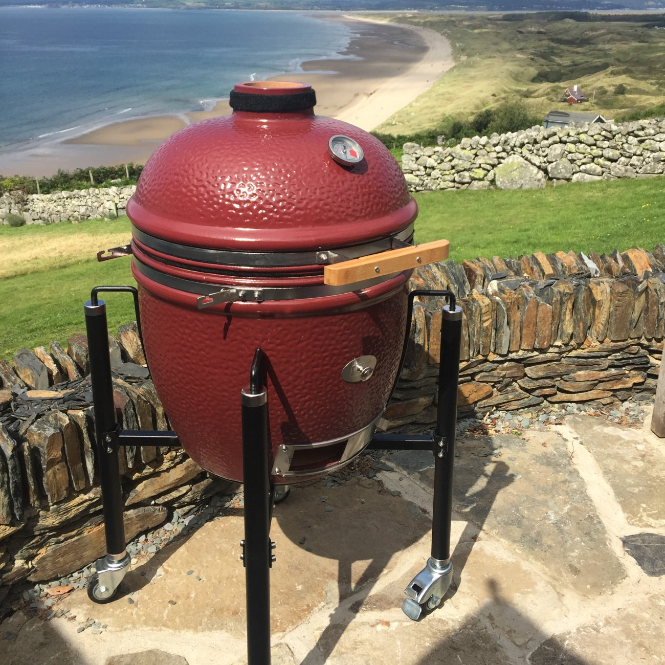 Monolith Classic Pro-Series 2.0 Kamado Charcoal BBQ